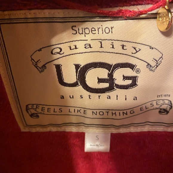 Used once amazing quality robe size S-M fro Ugg - Picture 2 of 7